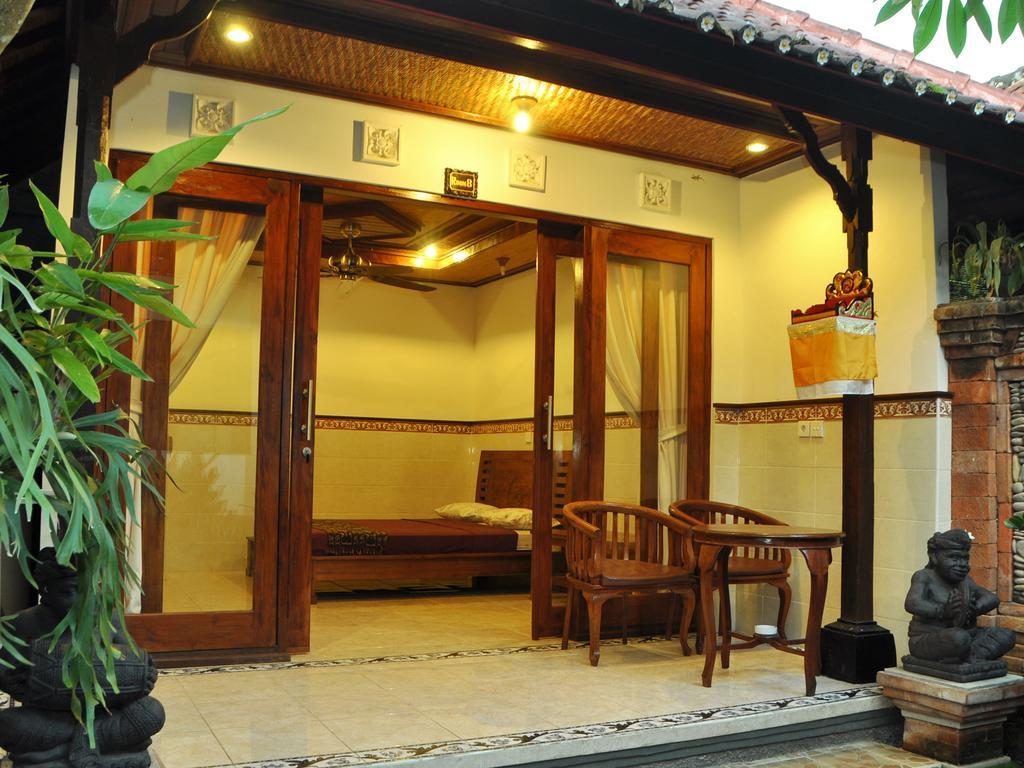 デウィ アンタラ ホームステイ ウブド 部屋 写真